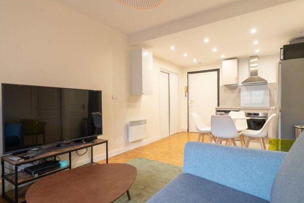 Apartment Coeur 16eme, Standing Et Calme